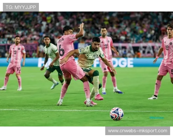 奥格斯堡前锋马森戈逆袭破门，赛后采访落泪感恩