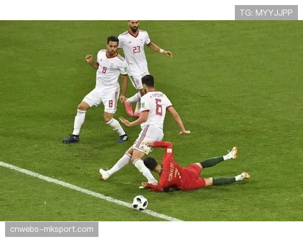 “镜头聚焦：谢菲联球员在失球后围住队友，激烈讨论防守站位责任的画面”